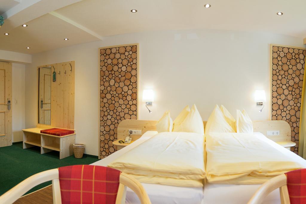 Hotel Garni Gruenmoos Sankt Jakob in Defereggen Pokój zdjęcie
